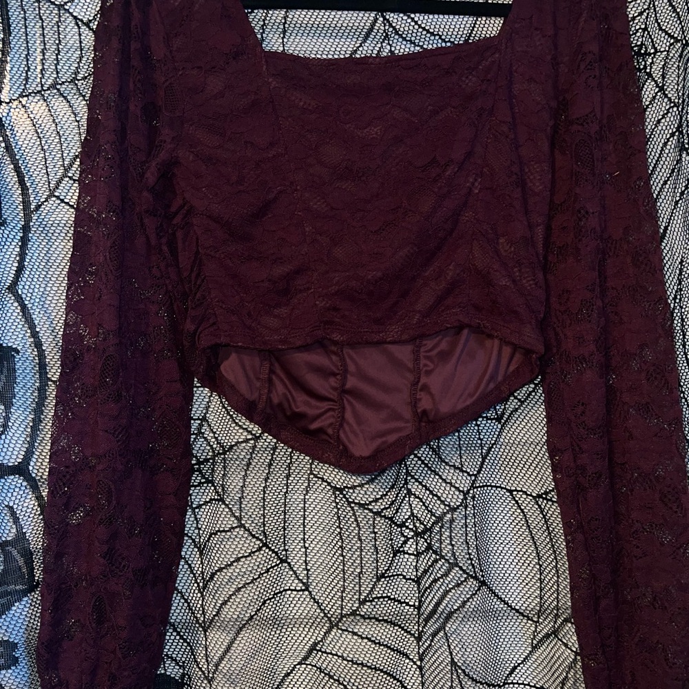 Burgundy Lace Ruched Top - Picture 2 of 3